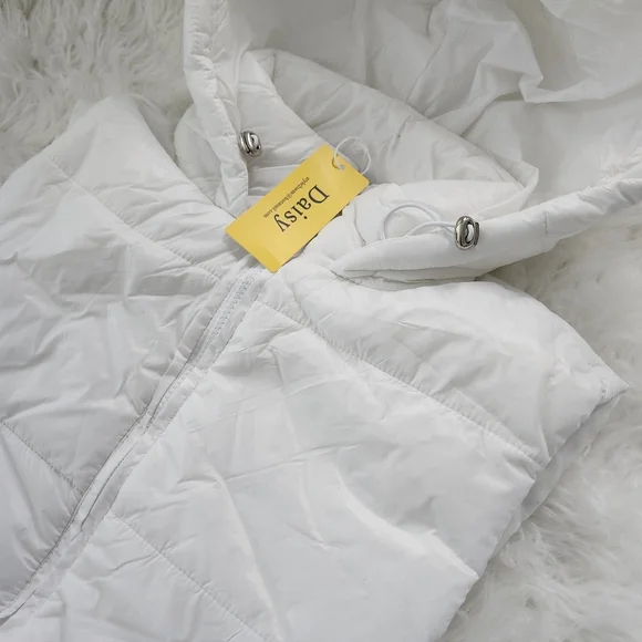 Daisy Crop Zip Up Puffer Vest. Size Medium. New. Open sides that tie. - Picture 2 of 7